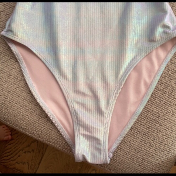 Target Swinsuit - Picture 4 of 10